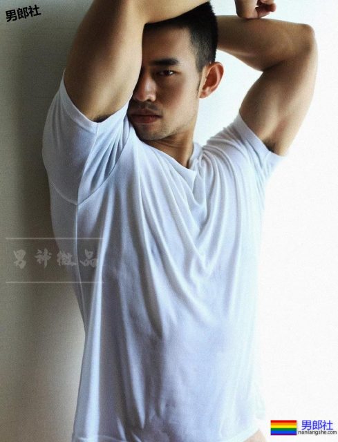 寸头胡碴大胸肌筋肉小哥,胸毝旺盛也太撩人了吧 - 51虹马 寸头胡碴大胸肌筋肉小哥,胸毝旺盛也太撩人了吧 - 51虹马