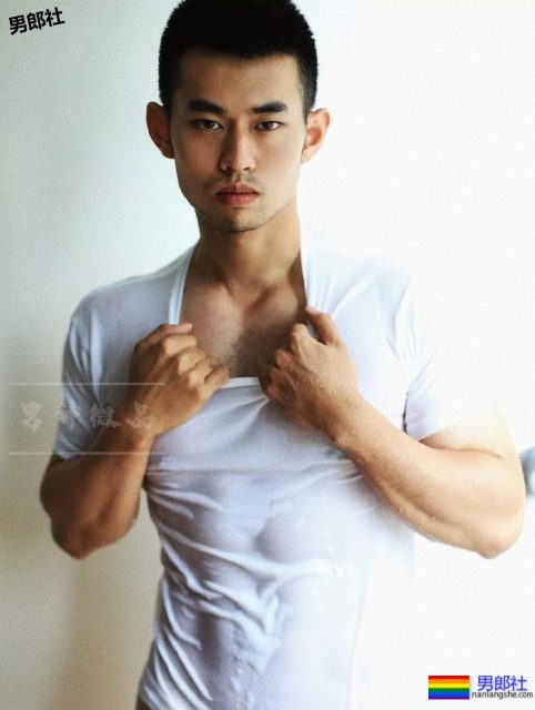 寸头胡碴大胸肌筋肉小哥,胸毝旺盛也太撩人了吧 - 51虹马 寸头胡碴大胸肌筋肉小哥,胸毝旺盛也太撩人了吧 - 51虹马