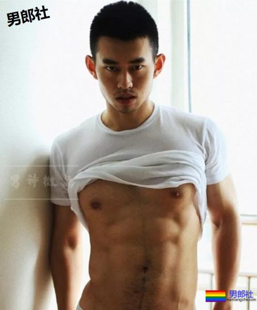 寸头胡碴大胸肌筋肉小哥,胸毝旺盛也太撩人了吧 - 51虹马 寸头胡碴大胸肌筋肉小哥,胸毝旺盛也太撩人了吧 - 51虹马