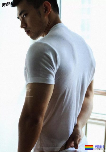 寸头胡碴大胸肌筋肉小哥,胸毝旺盛也太撩人了吧 - 51虹马 寸头胡碴大胸肌筋肉小哥,胸毝旺盛也太撩人了吧 - 51虹马