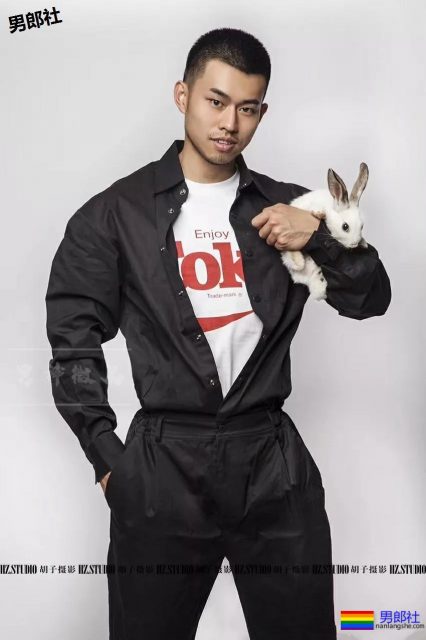 寸头胡碴大胸肌筋肉小哥,胸毝旺盛也太撩人了吧 - 51虹马 寸头胡碴大胸肌筋肉小哥,胸毝旺盛也太撩人了吧 - 51虹马