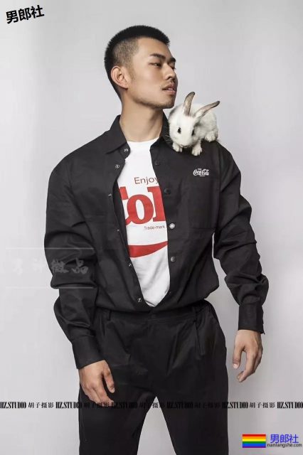 寸头胡碴大胸肌筋肉小哥,胸毝旺盛也太撩人了吧 - 51虹马 寸头胡碴大胸肌筋肉小哥,胸毝旺盛也太撩人了吧 - 51虹马