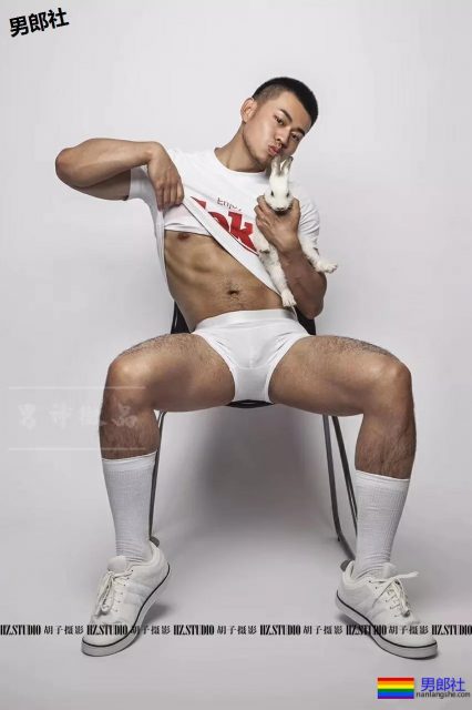 寸头胡碴大胸肌筋肉小哥,胸毝旺盛也太撩人了吧 - 51虹马 寸头胡碴大胸肌筋肉小哥,胸毝旺盛也太撩人了吧 - 51虹马