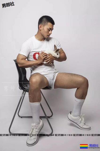 寸头胡碴大胸肌筋肉小哥,胸毝旺盛也太撩人了吧 - 51虹马 寸头胡碴大胸肌筋肉小哥,胸毝旺盛也太撩人了吧 - 51虹马