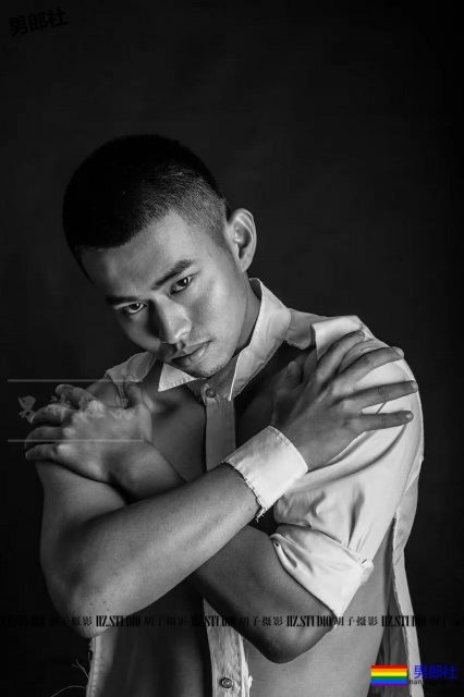 寸头胡碴大胸肌筋肉小哥,胸毝旺盛也太撩人了吧 - 51虹马 寸头胡碴大胸肌筋肉小哥,胸毝旺盛也太撩人了吧 - 51虹马