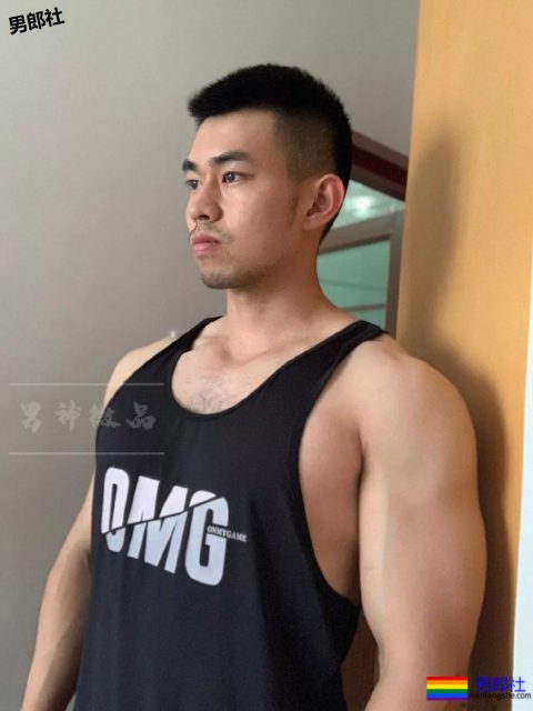 寸头胡碴大胸肌筋肉小哥,胸毝旺盛也太撩人了吧 - 51虹马 寸头胡碴大胸肌筋肉小哥,胸毝旺盛也太撩人了吧 - 51虹马