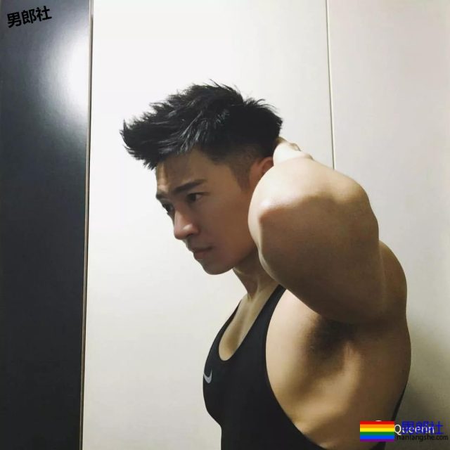 这个小哥的胸肌...是真实存在的极品吗? - 51虹马 这个小哥的胸肌...是真实存在的极品吗? - 51虹马