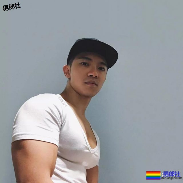 这个小哥的胸肌...是真实存在的极品吗? - 51虹马 这个小哥的胸肌...是真实存在的极品吗? - 51虹马