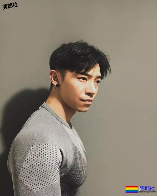 这个小哥的胸肌...是真实存在的极品吗? - 51虹马 这个小哥的胸肌...是真实存在的极品吗? - 51虹马