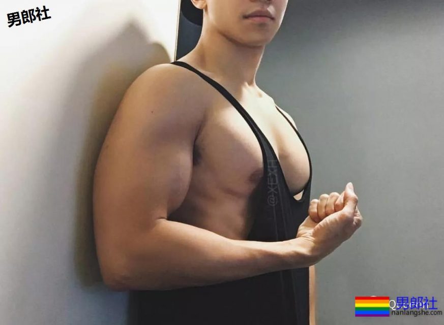 这个小哥的胸肌...是真实存在的极品吗? - 51虹马 这个小哥的胸肌...是真实存在的极品吗? - 51虹马