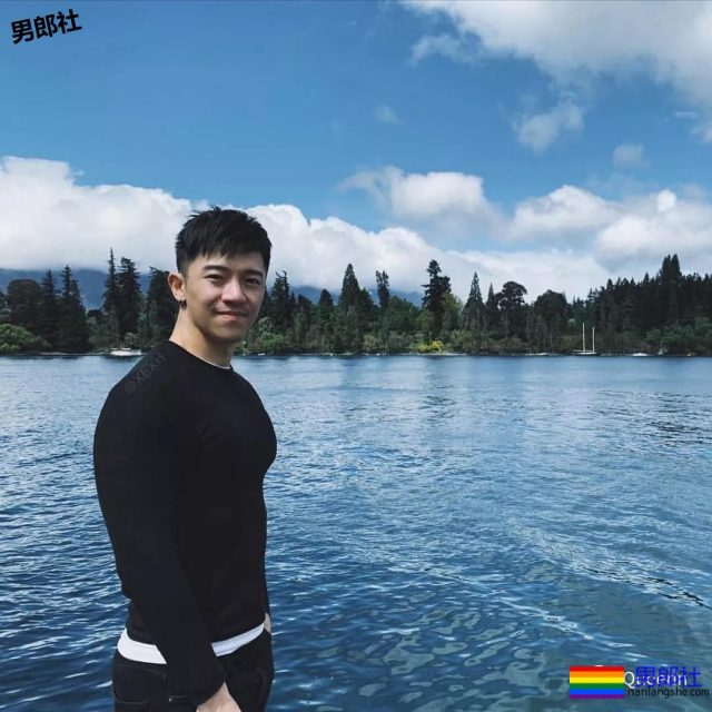 这个小哥的胸肌...是真实存在的极品吗? - 51虹马 这个小哥的胸肌...是真实存在的极品吗? - 51虹马