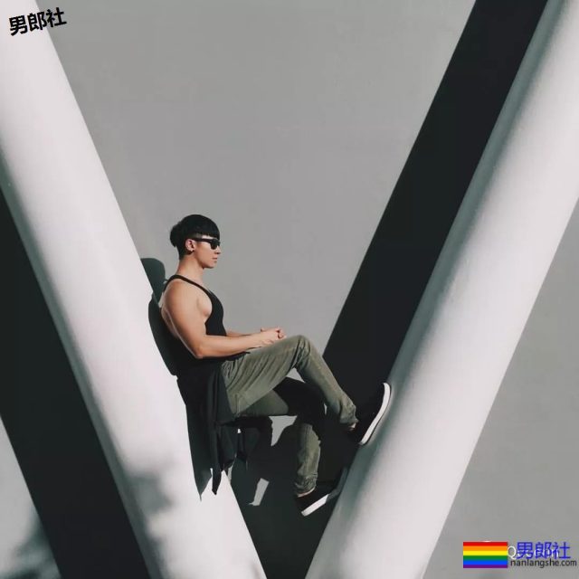 这个小哥的胸肌...是真实存在的极品吗? - 51虹马 这个小哥的胸肌...是真实存在的极品吗? - 51虹马