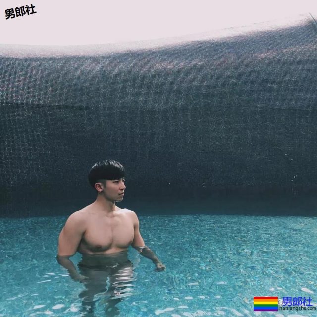 这个小哥的胸肌...是真实存在的极品吗? - 51虹马 这个小哥的胸肌...是真实存在的极品吗? - 51虹马