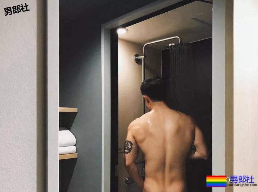 这个小哥的胸肌...是真实存在的极品吗? - 51虹马 这个小哥的胸肌...是真实存在的极品吗? - 51虹马