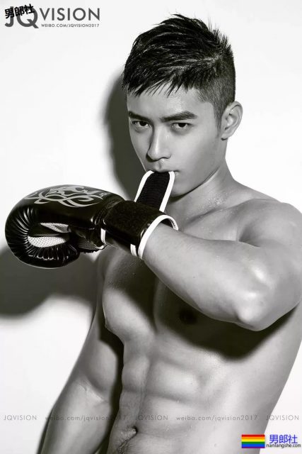 奶肌腱子肉拳击小哥写真释出！健气大胸腹肌一览无遗，A爆他！ - 51虹马