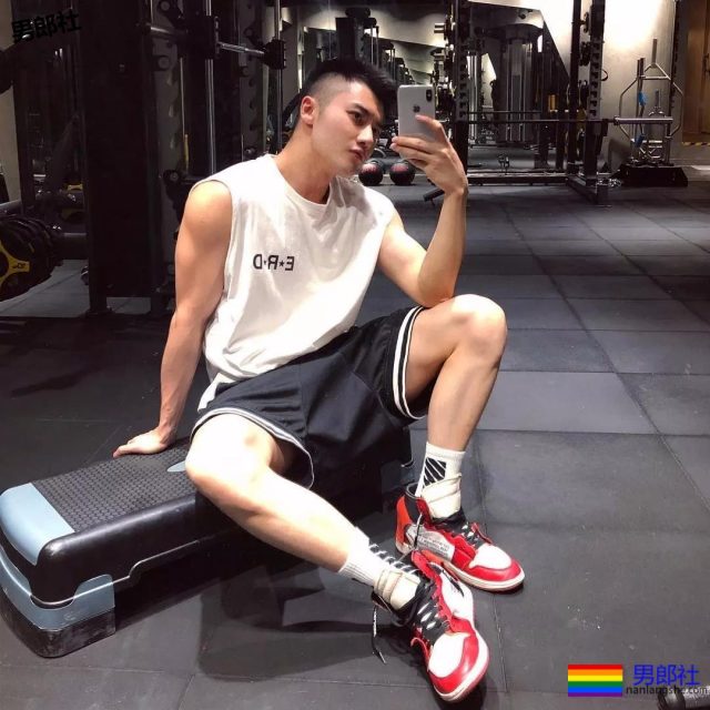 又粗又壮自拍狂魔刷爆Tumblr，货真价实大料很足！ - 51虹马