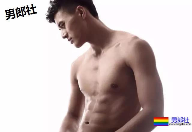 一群篮球爷们脱球衣拼实力！竟然还有三位校草帅哥！ - 51虹马