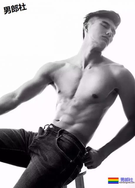 一群篮球爷们脱球衣拼实力！竟然还有三位校草帅哥！ - 51虹马