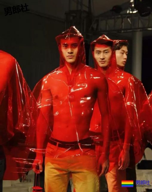 一群篮球爷们脱球衣拼实力！竟然还有三位校草帅哥！ - 51虹马