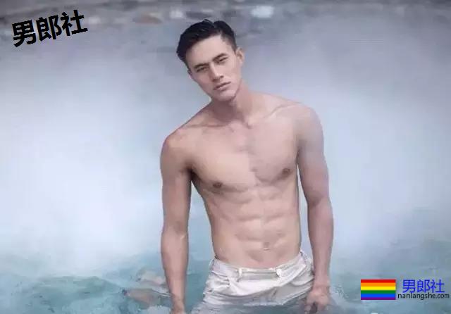 一群篮球爷们脱球衣拼实力！竟然还有三位校草帅哥！ - 51虹马