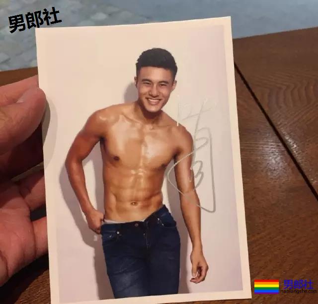 一群篮球爷们脱球衣拼实力！竟然还有三位校草帅哥！ - 51虹马