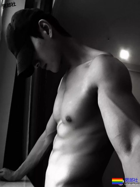 被大佬包养那么久，已经褪去了当初的稚嫩！ - 51虹马