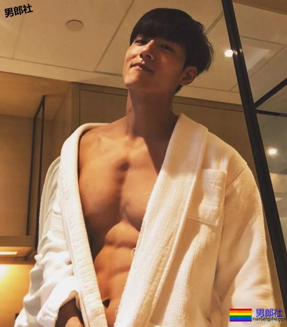 被大佬包养那么久，已经褪去了当初的稚嫩！ - 51虹马