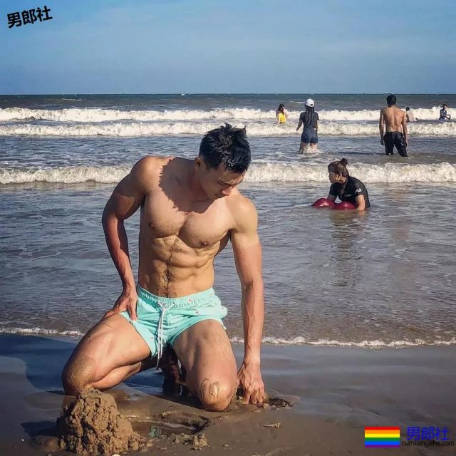 小狼狗性感诱人腹肌，真香！！！ - 51虹马