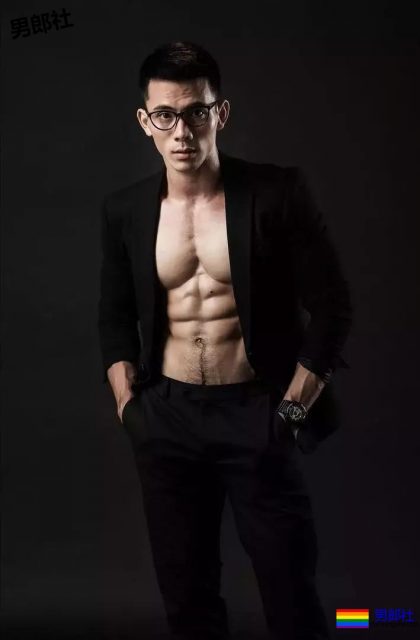 小狼狗性感诱人腹肌，真香！！！ - 51虹马