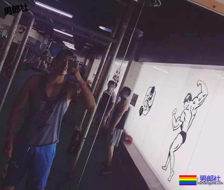 车站遇身高187的国产肌肉体育生，撩衣在操场洗手间各种姿势！ - 51虹马