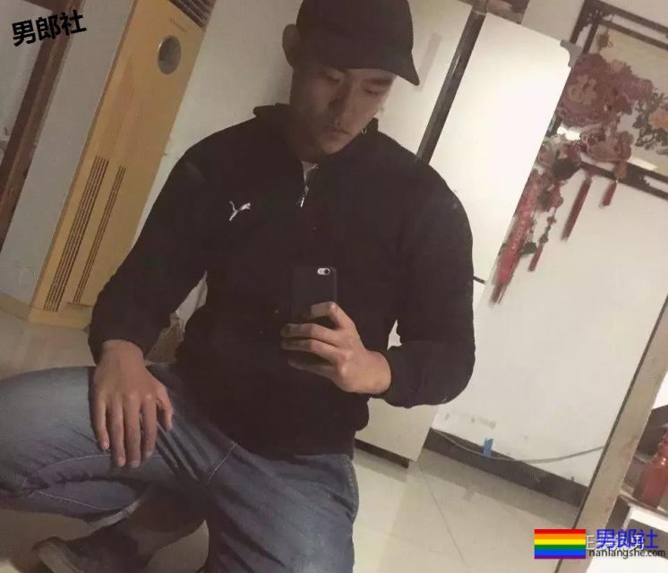 车站遇身高187的国产肌肉体育生，撩衣在操场洗手间各种姿势！ - 51虹马