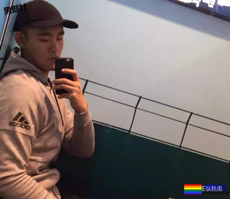 车站遇身高187的国产肌肉体育生，撩衣在操场洗手间各种姿势！ - 51虹马