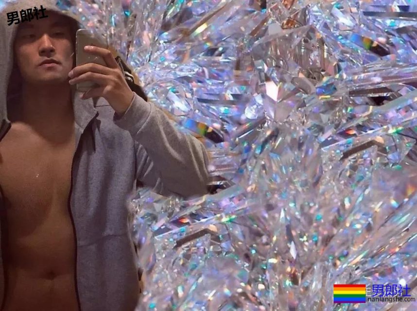 车站遇身高187的国产肌肉体育生，撩衣在操场洗手间各种姿势！ - 51虹马