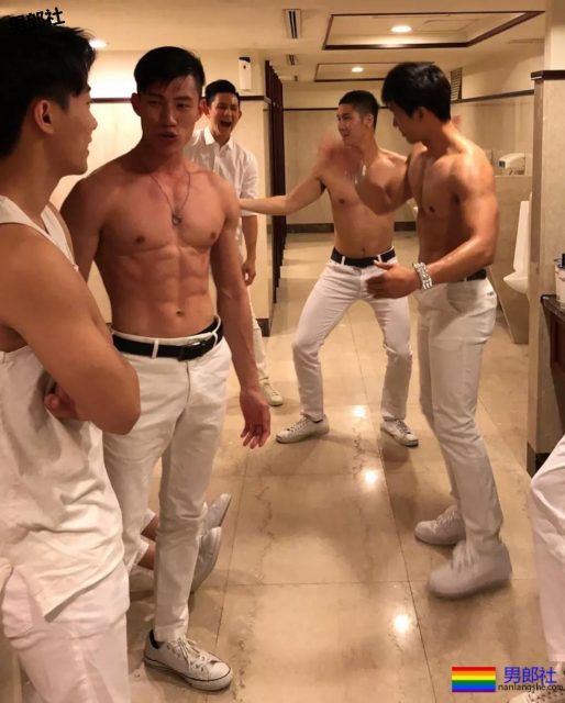 和周杰伦玩球的大鼻子终于扒到了！真大！ - 51虹马