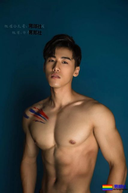 185长腿胸肌小狼狗,与荆怀斌拍片互动,还和运动壮男拍过.mp4! - 51虹马 185长腿胸肌小狼狗,与荆怀斌拍片互动,还和运动壮男拍过.mp4! - 51虹马