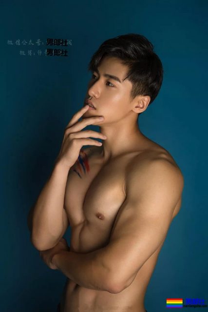 185长腿胸肌小狼狗,与荆怀斌拍片互动,还和运动壮男拍过.mp4! - 51虹马 185长腿胸肌小狼狗,与荆怀斌拍片互动,还和运动壮男拍过.mp4! - 51虹马