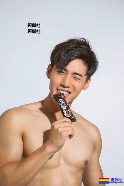 185长腿胸肌小狼狗,与荆怀斌拍片互动,还和运动壮男拍过.mp4! - 51虹马 185长腿胸肌小狼狗,与荆怀斌拍片互动,还和运动壮男拍过.mp4! - 51虹马