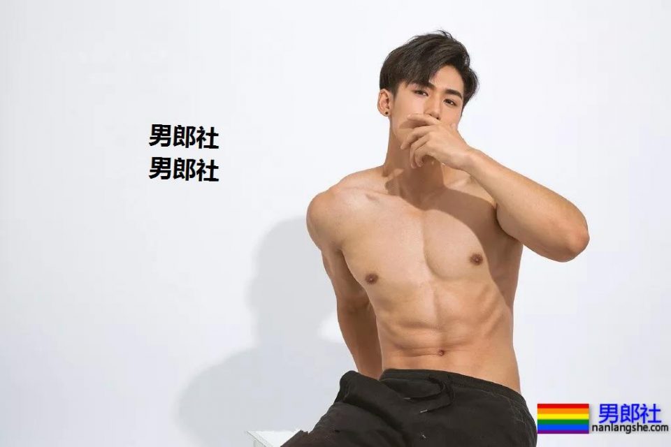 185长腿胸肌小狼狗,与荆怀斌拍片互动,还和运动壮男拍过.mp4! - 51虹马 185长腿胸肌小狼狗,与荆怀斌拍片互动,还和运动壮男拍过.mp4! - 51虹马