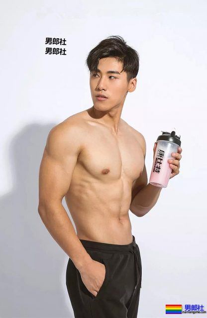 185长腿胸肌小狼狗,与荆怀斌拍片互动,还和运动壮男拍过.mp4! - 51虹马 185长腿胸肌小狼狗,与荆怀斌拍片互动,还和运动壮男拍过.mp4! - 51虹马