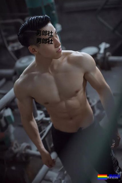 185长腿胸肌小狼狗,与荆怀斌拍片互动,还和运动壮男拍过.mp4! - 51虹马 185长腿胸肌小狼狗,与荆怀斌拍片互动,还和运动壮男拍过.mp4! - 51虹马