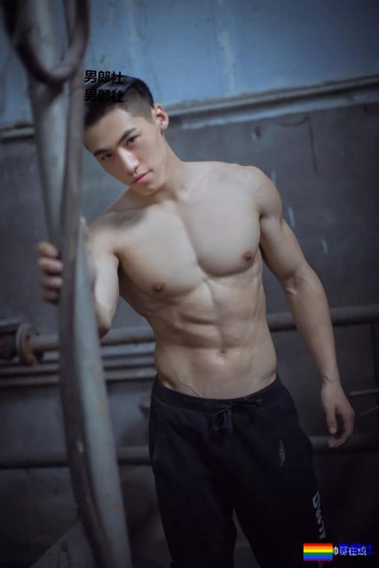 185长腿胸肌小狼狗,与荆怀斌拍片互动,还和运动壮男拍过.mp4! - 51虹马 185长腿胸肌小狼狗,与荆怀斌拍片互动,还和运动壮男拍过.mp4! - 51虹马