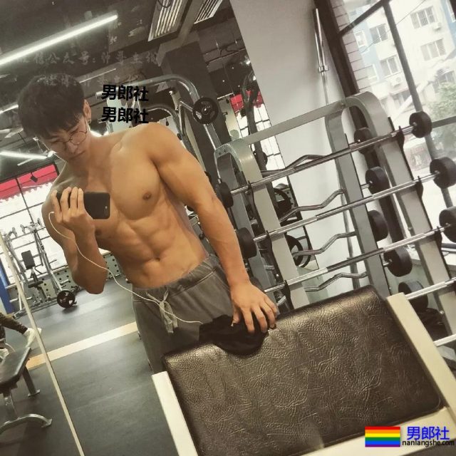 185长腿胸肌小狼狗,与荆怀斌拍片互动,还和运动壮男拍过.mp4! - 51虹马 185长腿胸肌小狼狗,与荆怀斌拍片互动,还和运动壮男拍过.mp4! - 51虹马