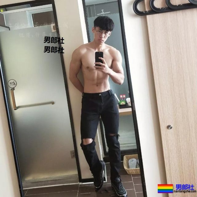 185长腿胸肌小狼狗,与荆怀斌拍片互动,还和运动壮男拍过.mp4! - 51虹马 185长腿胸肌小狼狗,与荆怀斌拍片互动,还和运动壮男拍过.mp4! - 51虹马