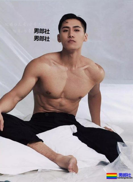 185长腿胸肌小狼狗,与荆怀斌拍片互动,还和运动壮男拍过.mp4! - 51虹马 185长腿胸肌小狼狗,与荆怀斌拍片互动,还和运动壮男拍过.mp4! - 51虹马