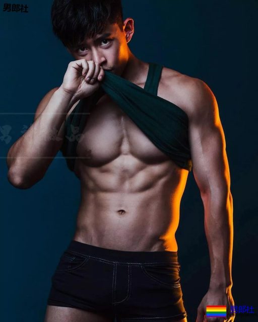 过气天菜被批修图？肌肉纯I为卖内裤亲自上阵，够拼！ - 51虹马