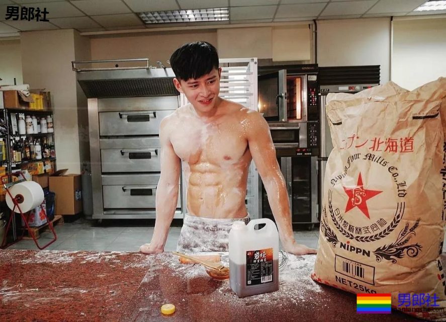 过气天菜被批修图？肌肉纯I为卖内裤亲自上阵，够拼！ - 51虹马