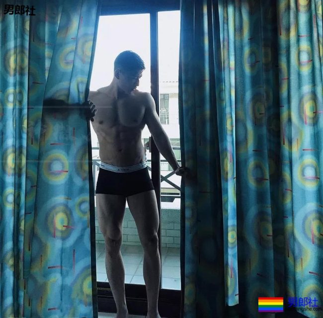 过气天菜被批修图？肌肉纯I为卖内裤亲自上阵，够拼！ - 51虹马