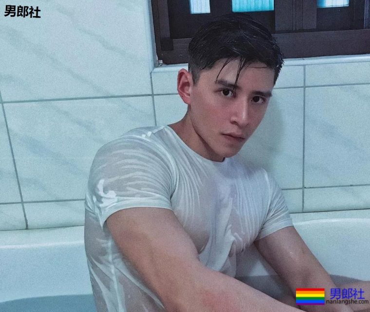 过气天菜被批修图？肌肉纯I为卖内裤亲自上阵，够拼！ - 51虹马