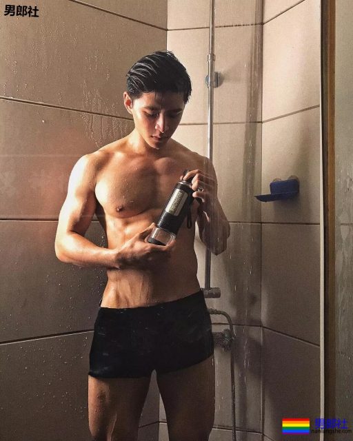 过气天菜被批修图？肌肉纯I为卖内裤亲自上阵，够拼！ - 51虹马