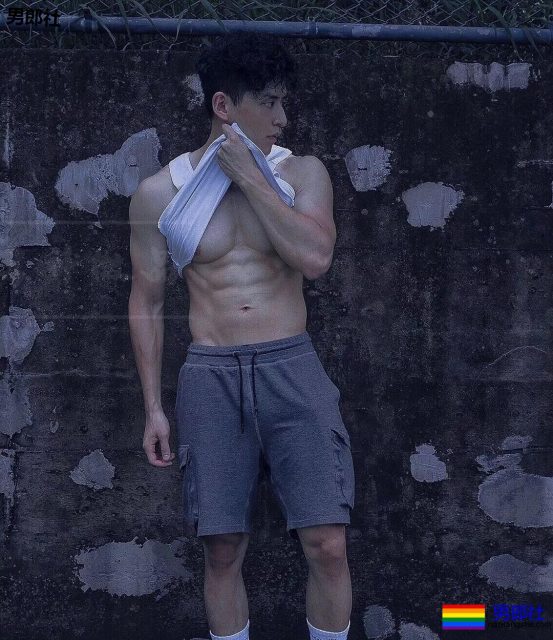 过气天菜被批修图？肌肉纯I为卖内裤亲自上阵，够拼！ - 51虹马